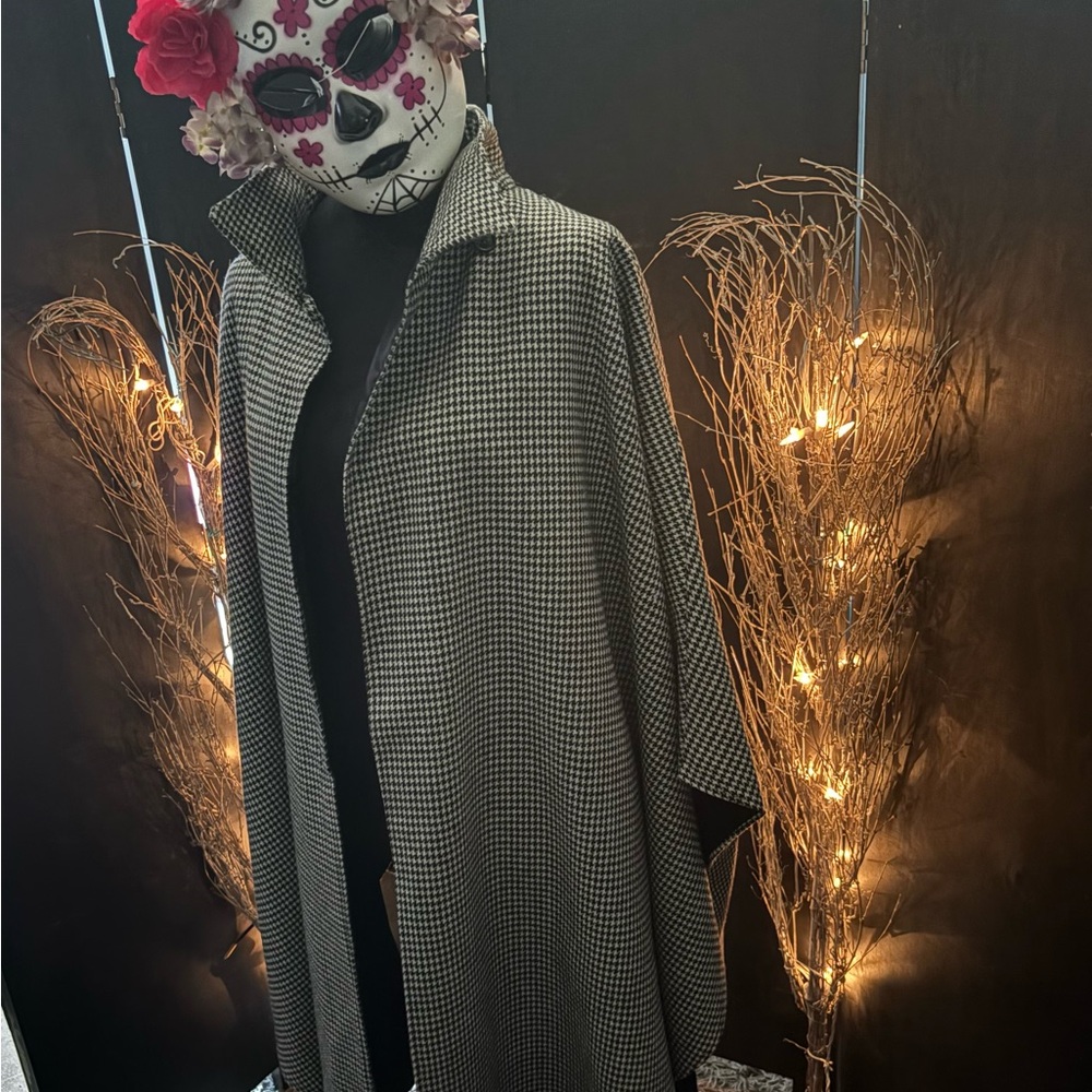Elegant Black and White Cape with Modern Flair